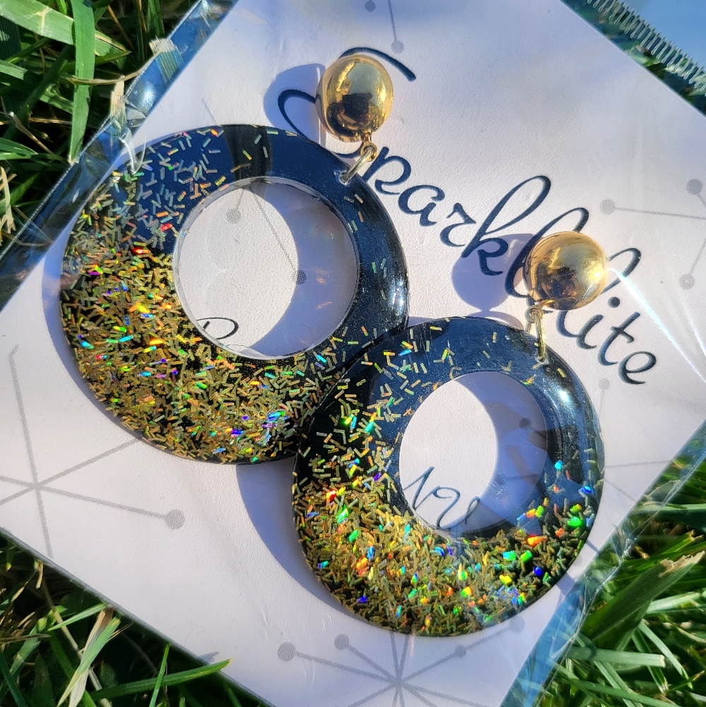 Retro pinup confetti earrings.